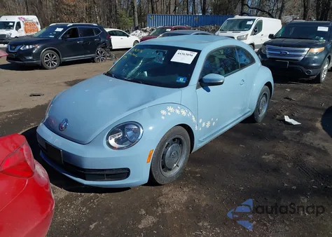 2013 Volkswagen Beetle 2.5L z USA, uszkodzony, nr VIN 3VWJP7AT6DM611135
